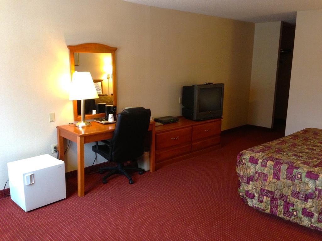 Red Roof Inn Plus+ Poughkeepsie Eksteriør bilde