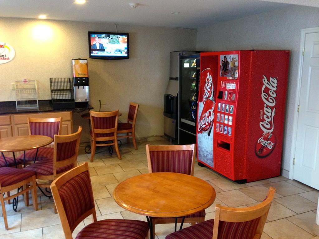 Red Roof Inn Plus+ Poughkeepsie Eksteriør bilde